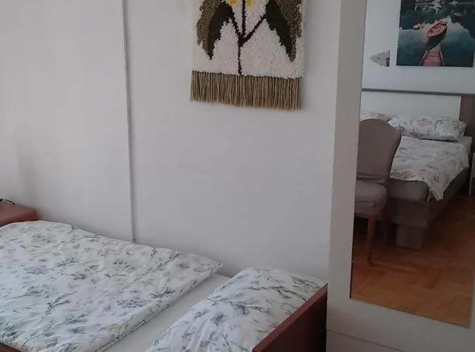 Nikola Биоград-на-Мору