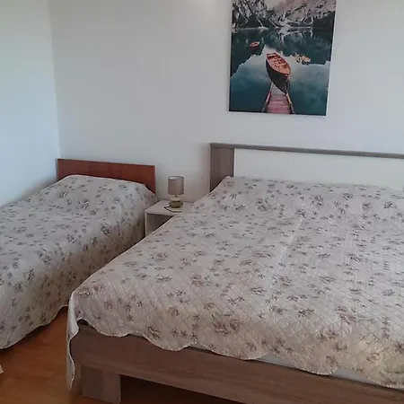 Nikola Appartement *