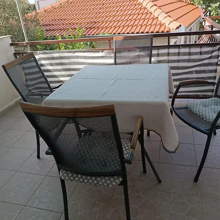 Nikola Appartement *