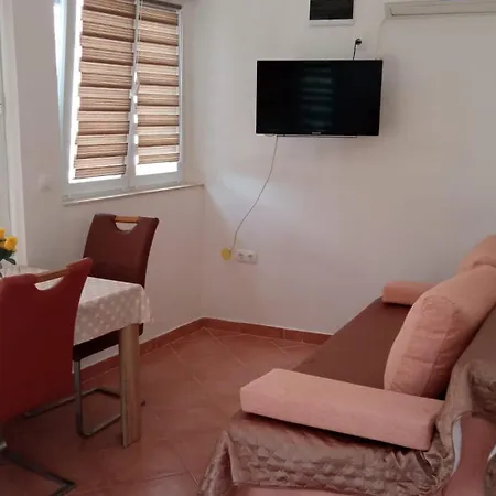 Nikola Appartement *