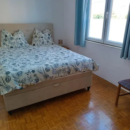 Nikola Appartement *