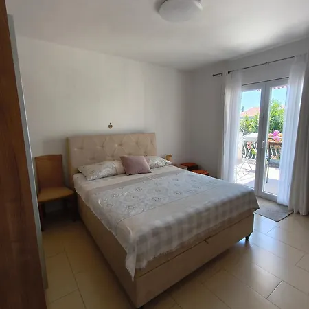 Nikola Apartman *